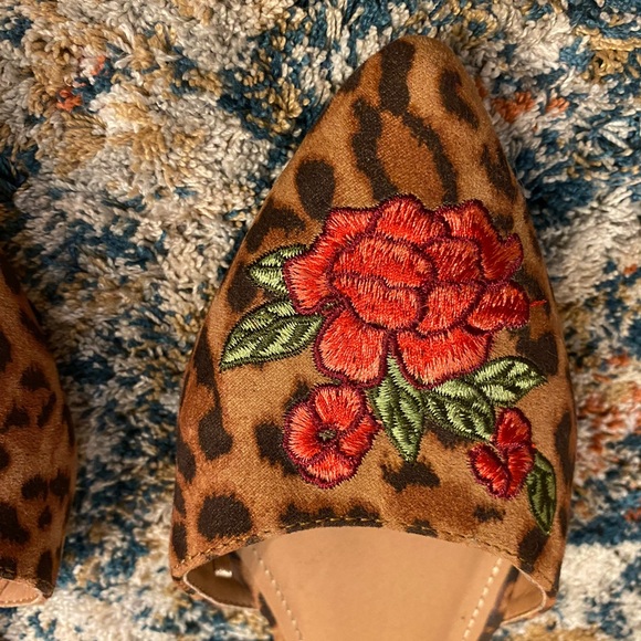 Beautiful leopard flats with embroidery, Size 11 - Picture 3 of 5